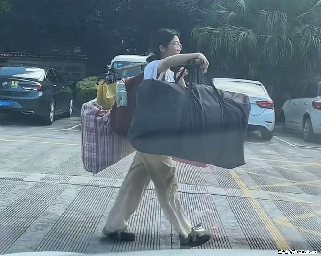 全网追的“扁担女孩”,找了一份暑假工,时薪12元 - 巴音郭楞生活资讯 - 巴音郭楞28生活网 bygl.28life.com