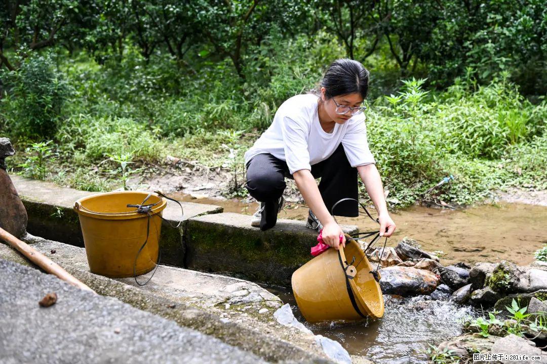 全网追的“扁担女孩”,找了一份暑假工,时薪12元 - 巴音郭楞生活资讯 - 巴音郭楞28生活网 bygl.28life.com