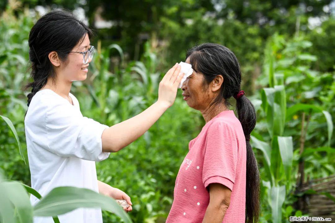 全网追的“扁担女孩”,找了一份暑假工,时薪12元 - 巴音郭楞生活资讯 - 巴音郭楞28生活网 bygl.28life.com